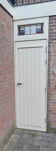Isolatie deur afgewerkt